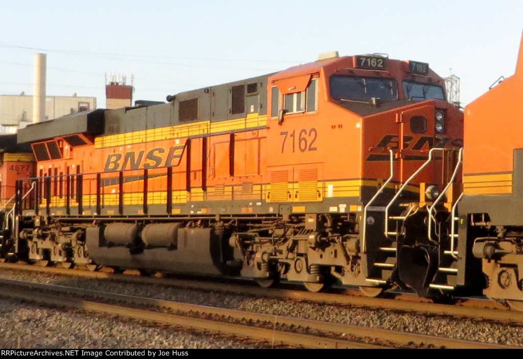 BNSF 7162